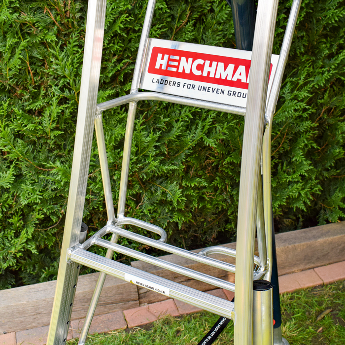 Fully Adjustable Tripod Ladder - platform rung